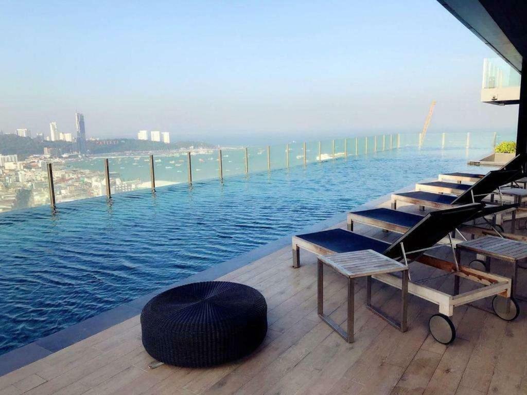 The Base Central Pattaya Seaview Εξωτερικό φωτογραφία